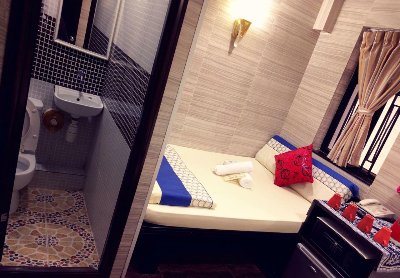 Dhillon Hotel -Paris Guest House Reception 10Th Floor Block E هونغ كونغ المظهر الخارجي الصورة