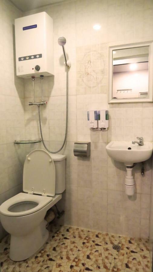 Dhillon Hotel -Paris Guest House Reception 10Th Floor Block E هونغ كونغ المظهر الخارجي الصورة